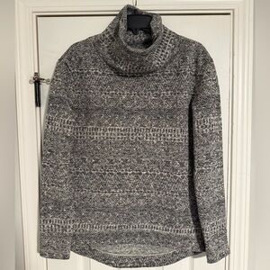 Columbia Gray Patterned Sweater